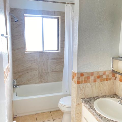 5704 Edgemoor Drive 31, Houston, TX 77081