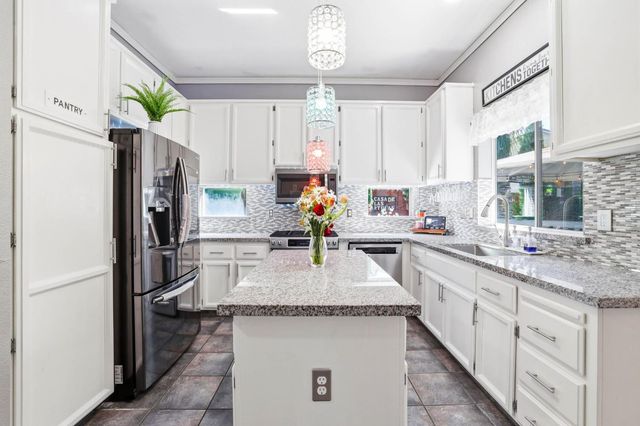 8024 Bridgeburn Ct, Elk Grove, CA 95758