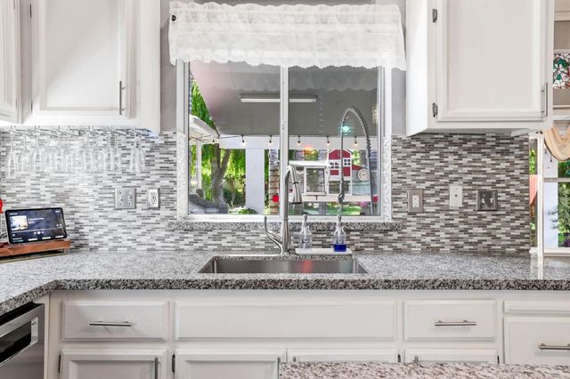 8024 Bridgeburn Ct, Elk Grove, CA 95758