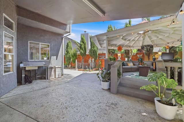 8024 Bridgeburn Ct, Elk Grove, CA 95758