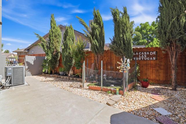 8024 Bridgeburn Ct, Elk Grove, CA 95758