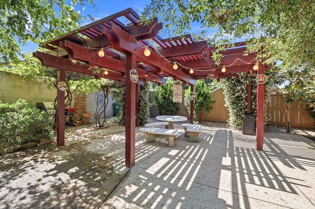8024 Bridgeburn Ct, Elk Grove, CA 95758