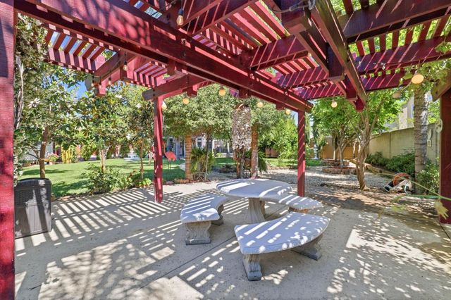 8024 Bridgeburn Ct, Elk Grove, CA 95758