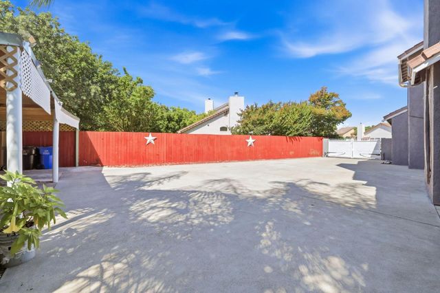 8024 Bridgeburn Ct, Elk Grove, CA 95758