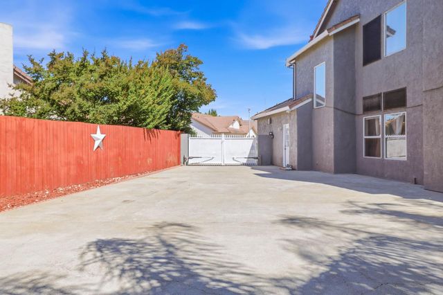 8024 Bridgeburn Ct, Elk Grove, CA 95758