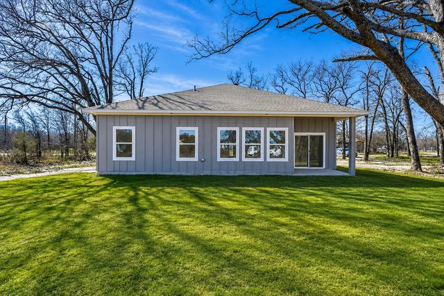 202 Dover Drive, West Tawakoni, TX 75474