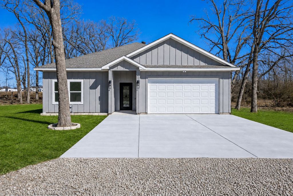 202 Dover Drive, West Tawakoni, TX 75474