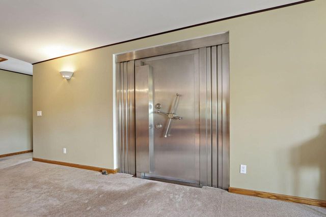 740 S Cosgwell DRIVE, Silver Lake, WI 53170