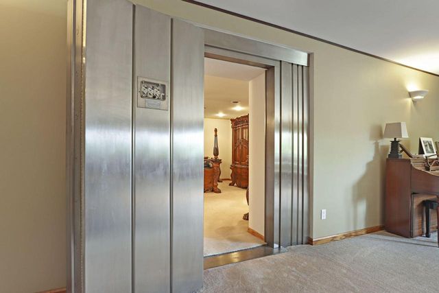 740 S Cosgwell DRIVE, Silver Lake, WI 53170