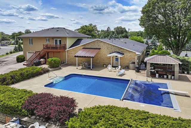740 S Cosgwell DRIVE, Silver Lake, WI 53170