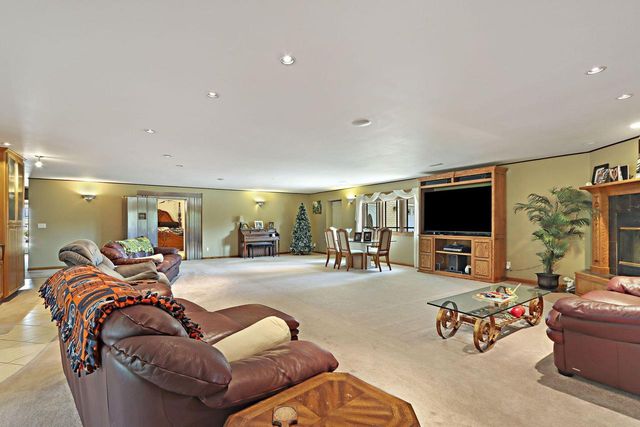 740 S Cosgwell DRIVE, Silver Lake, WI 53170