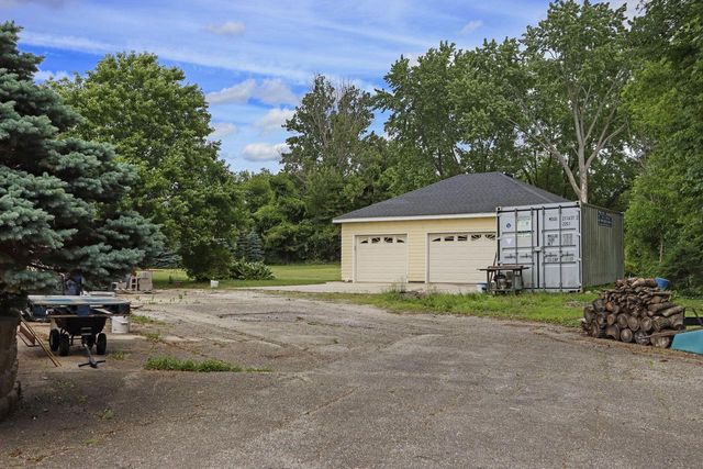 740 S Cosgwell DRIVE, Silver Lake, WI 53170