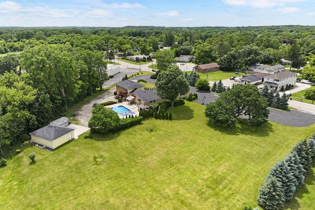 740 S Cosgwell DRIVE, Silver Lake, WI 53170