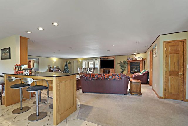 740 S Cosgwell DRIVE, Silver Lake, WI 53170