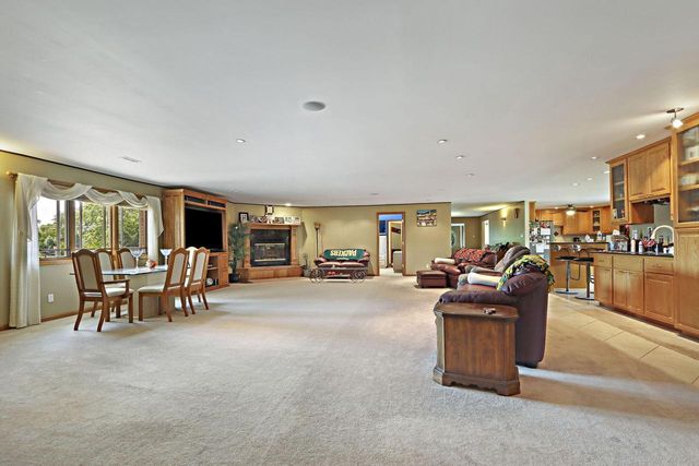 740 S Cosgwell DRIVE, Silver Lake, WI 53170