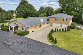 740 S Cosgwell DRIVE, Silver Lake, WI 53170