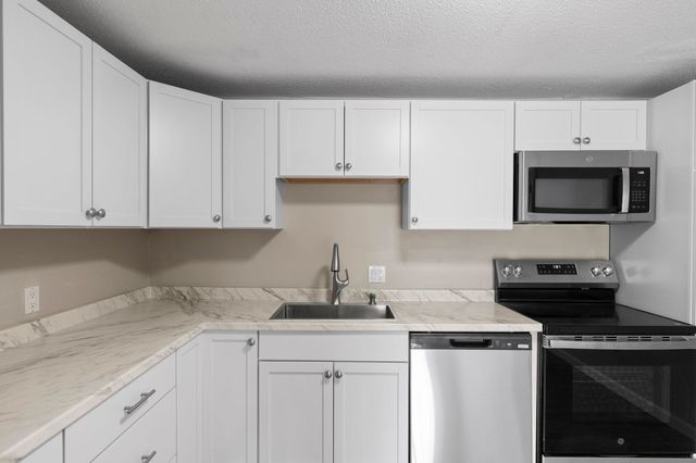 209 White Cedar Boulevard, Portsmouth, NH 03801