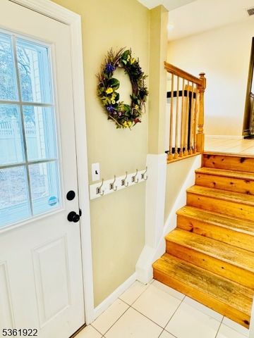 7 Rosewood Dr, Milltown Boro, NJ 08850