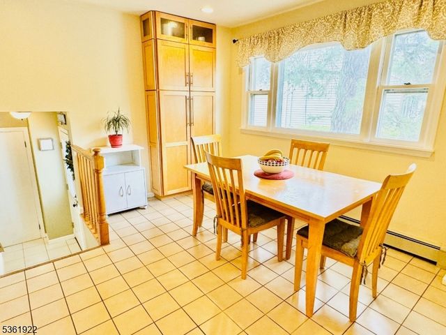 7 Rosewood Dr, Milltown Boro, NJ 08850