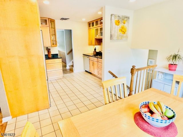 7 Rosewood Dr, Milltown Boro, NJ 08850