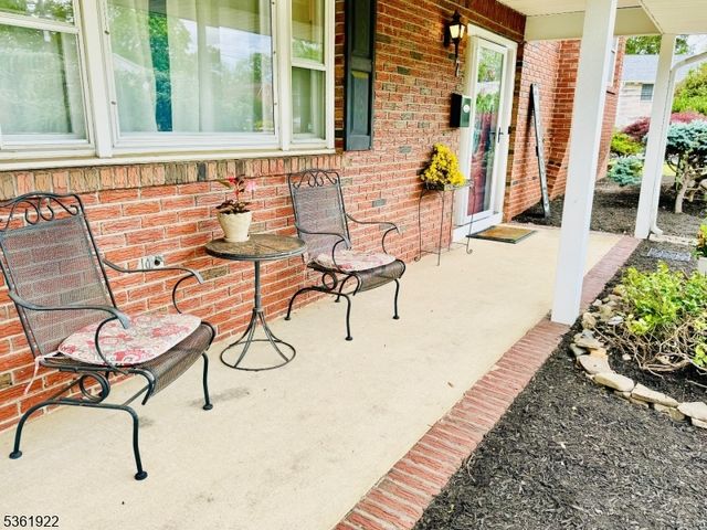 7 Rosewood Dr, Milltown Boro, NJ 08850