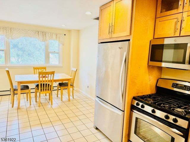 7 Rosewood Dr, Milltown Boro, NJ 08850