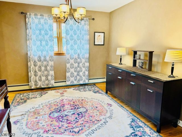 7 Rosewood Dr, Milltown Boro, NJ 08850