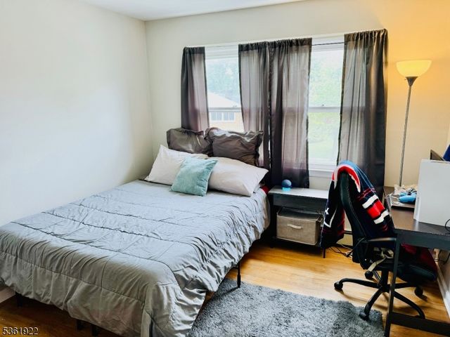 7 Rosewood Dr, Milltown Boro, NJ 08850