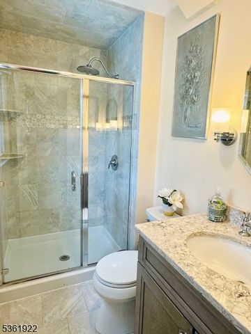 7 Rosewood Dr, Milltown Boro, NJ 08850