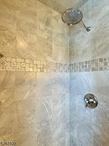 7 Rosewood Dr, Milltown Boro, NJ 08850