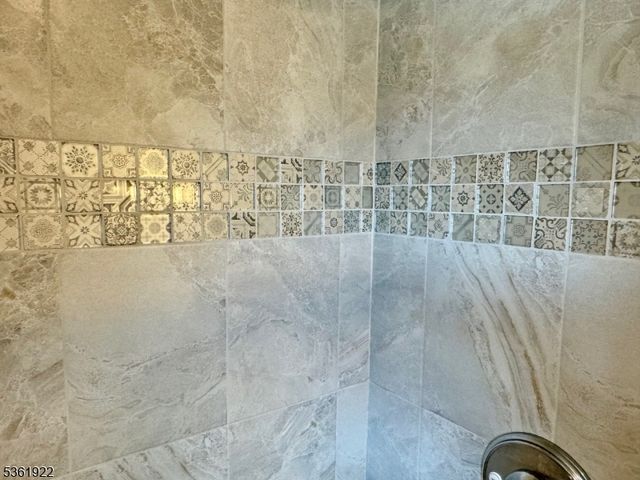 7 Rosewood Dr, Milltown Boro, NJ 08850