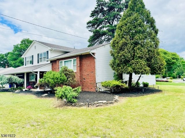 7 Rosewood Dr, Milltown Boro, NJ 08850