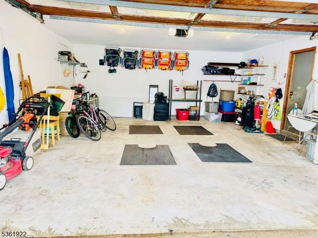 7 Rosewood Dr, Milltown Boro, NJ 08850