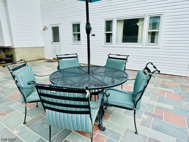 7 Rosewood Dr, Milltown Boro, NJ 08850