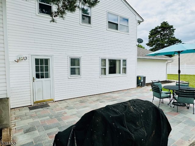 7 Rosewood Dr, Milltown Boro, NJ 08850