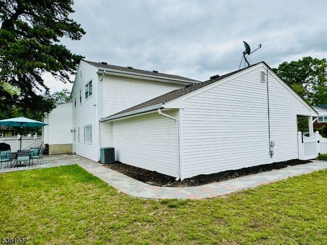 7 Rosewood Dr, Milltown Boro, NJ 08850