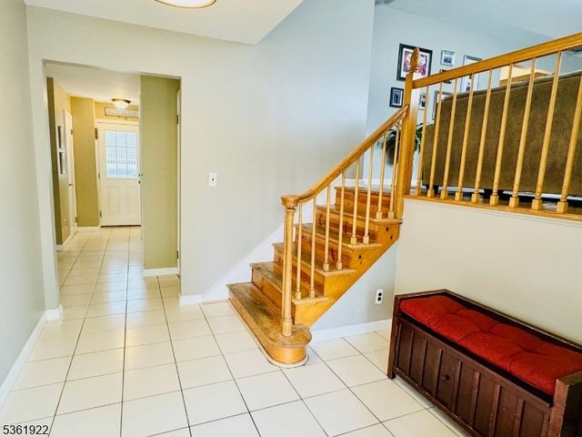 7 Rosewood Dr, Milltown Boro, NJ 08850