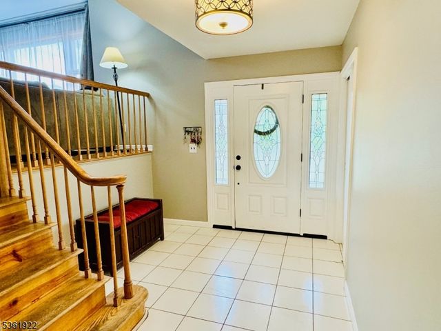 7 Rosewood Dr, Milltown Boro, NJ 08850