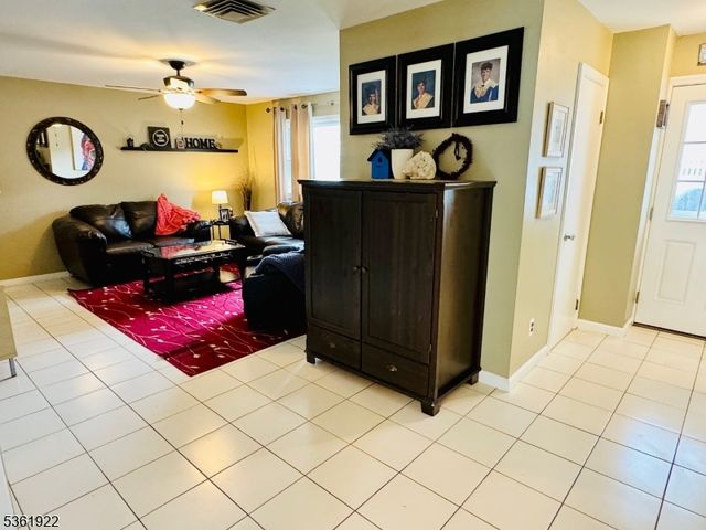 7 Rosewood Dr, Milltown Boro, NJ 08850