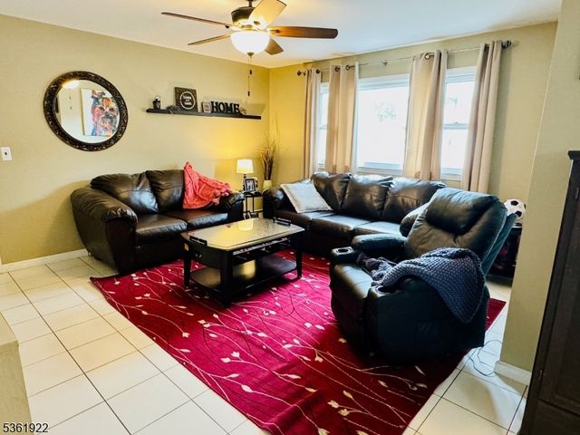 7 Rosewood Dr, Milltown Boro, NJ 08850