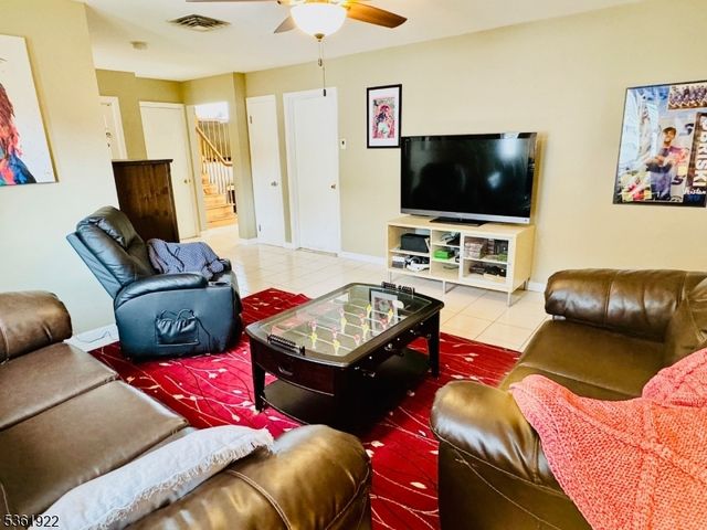 7 Rosewood Dr, Milltown Boro, NJ 08850