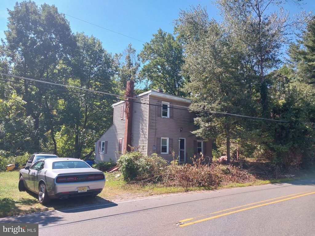 16 SPRINGFIELD RD, WRIGHTSTOWN, NJ 08562 — exterior