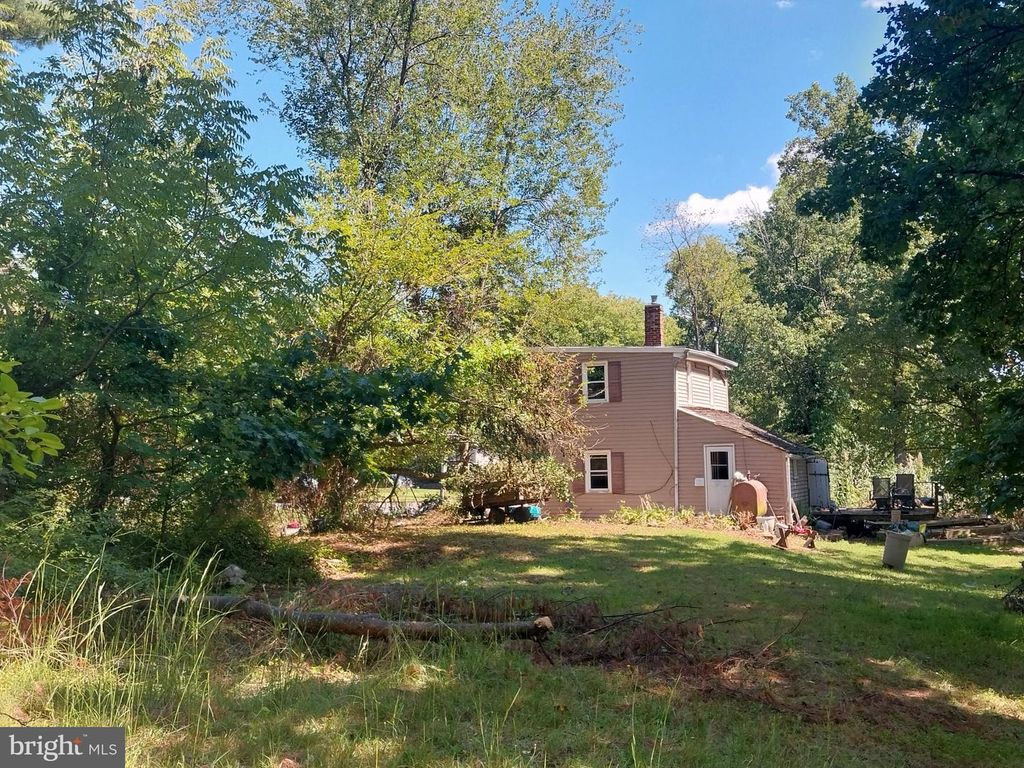 16 SPRINGFIELD RD, WRIGHTSTOWN, NJ 08562 — photo 2