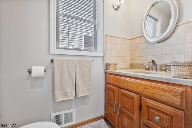 49 Broad St, Milltown Boro, NJ 08850