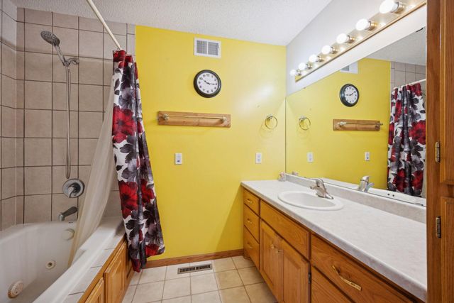 1108 N Lake Drive W, Braham, MN 55006