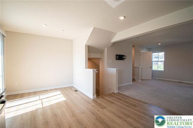 2118 Cross Country Road, Northampton Boro, PA 18067