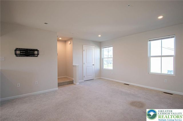 2118 Cross Country Road, Northampton Boro, PA 18067