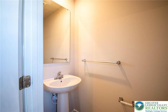 2118 Cross Country Road, Northampton Boro, PA 18067