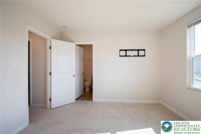 2118 Cross Country Road, Northampton Boro, PA 18067
