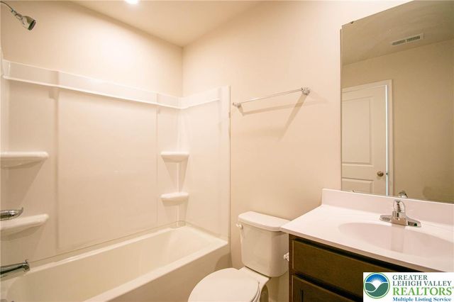 2118 Cross Country Road, Northampton Boro, PA 18067